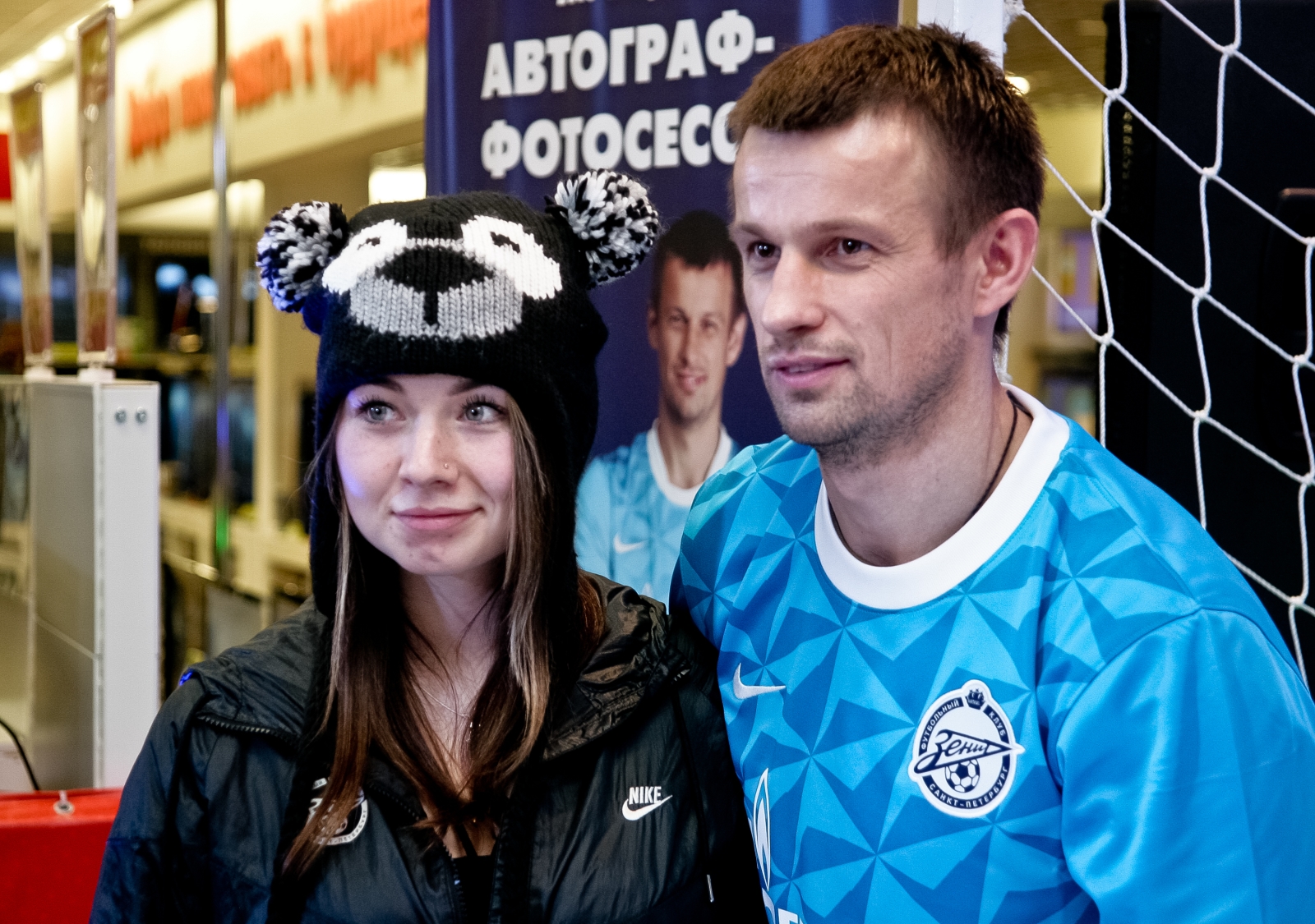 Автограф-сессия игроков ФК «Зенит» в магазине М.Видео