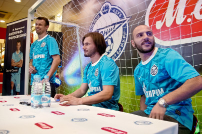 Автограф-сессия игроков ФК «Зенит» в магазине М.Видео 