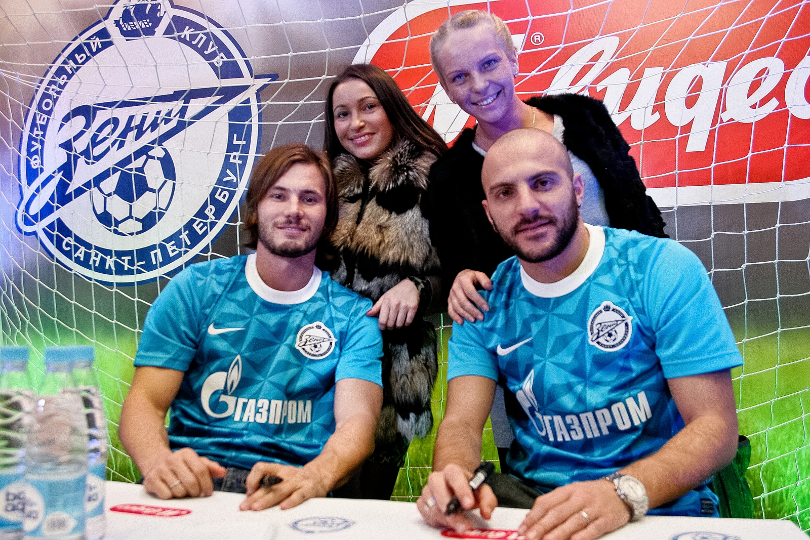 Автограф-сессия игроков ФК «Зенит» в магазине М.Видео