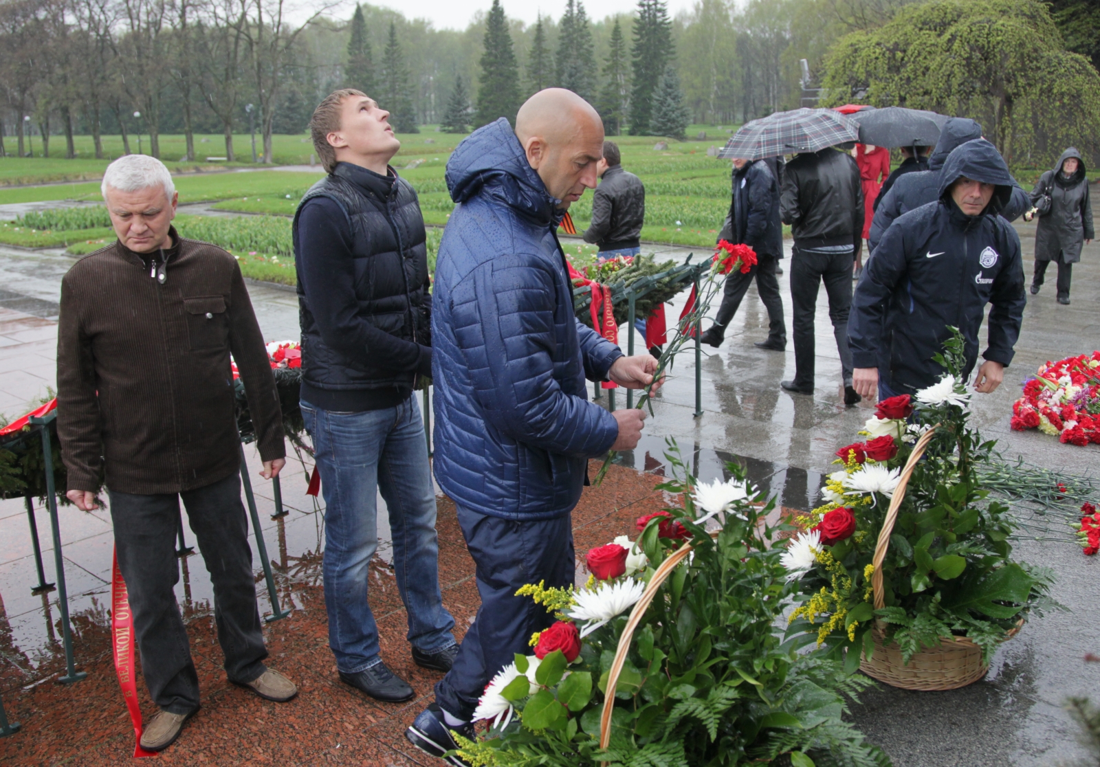 Зенит на Пискаревском кладбище