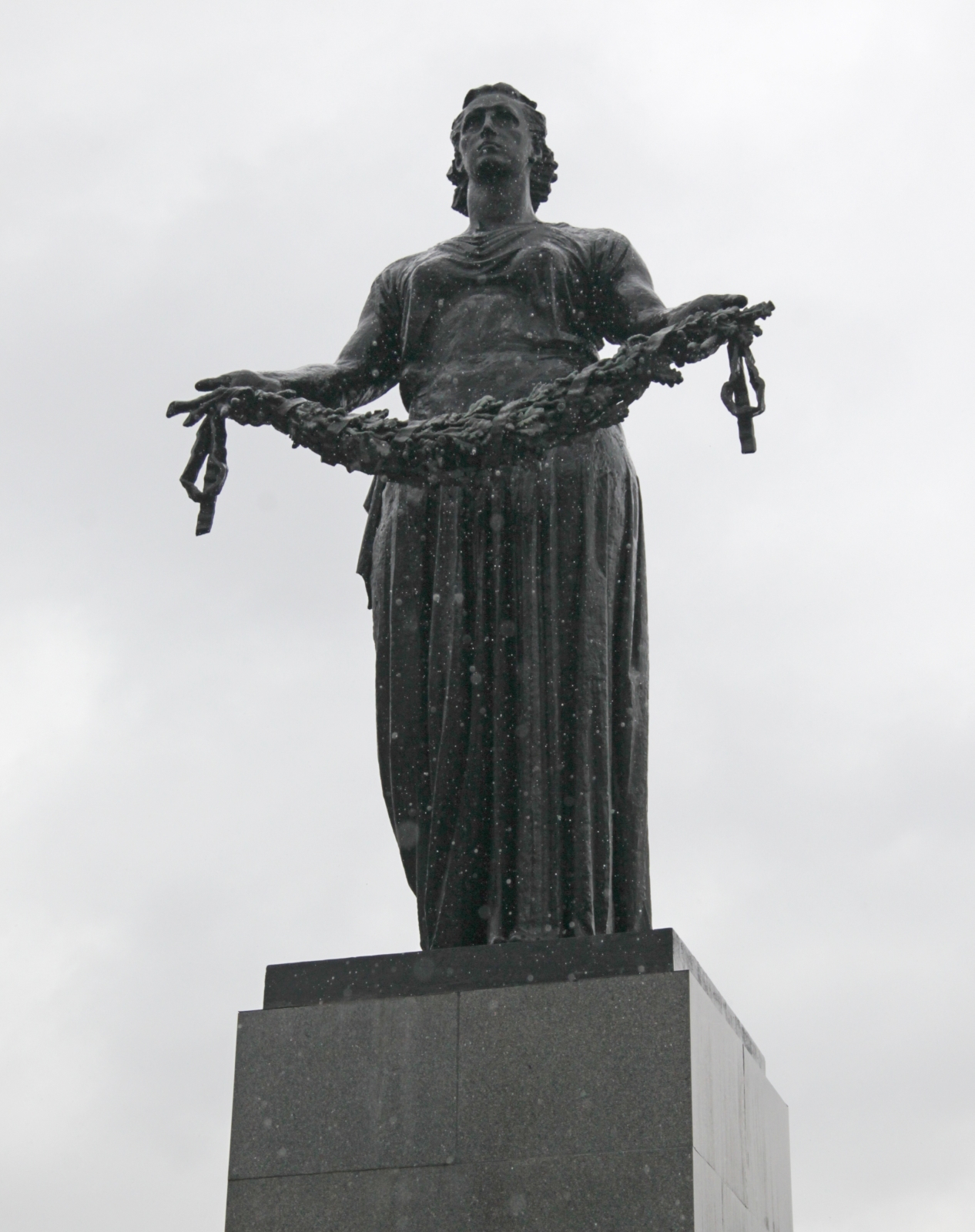 Зенит на Пискаревском кладбище