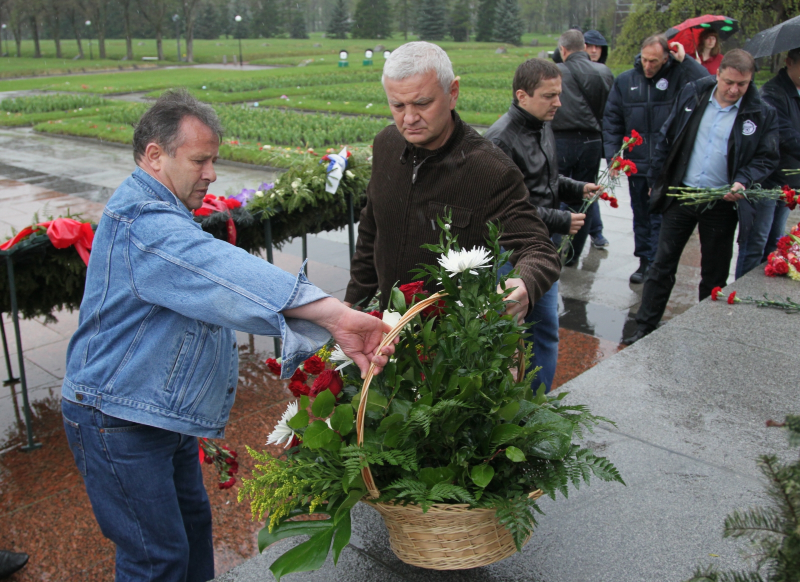 Зенит на Пискаревском кладбище