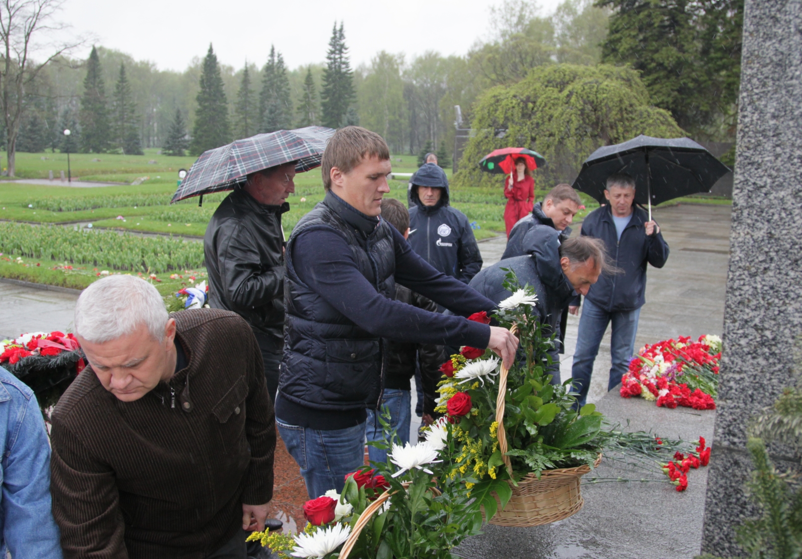 Зенит на Пискаревском кладбище