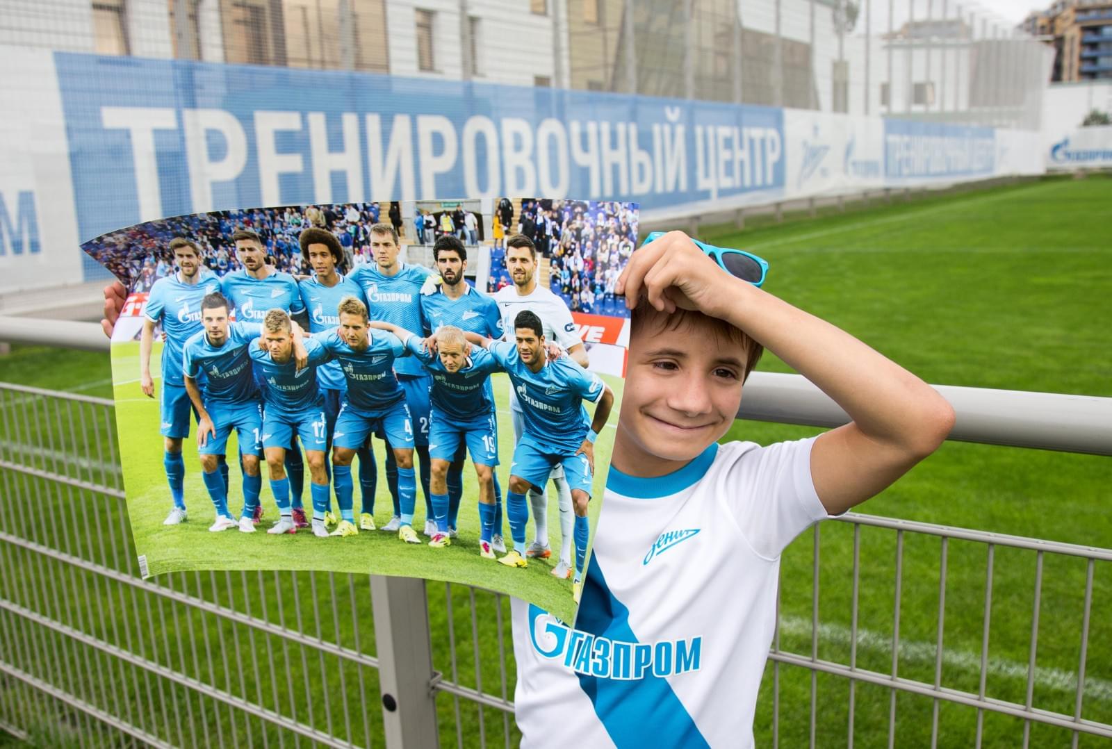 «Клуб добрых дел»: Максим Алферов посетил тренировку «Зенита»