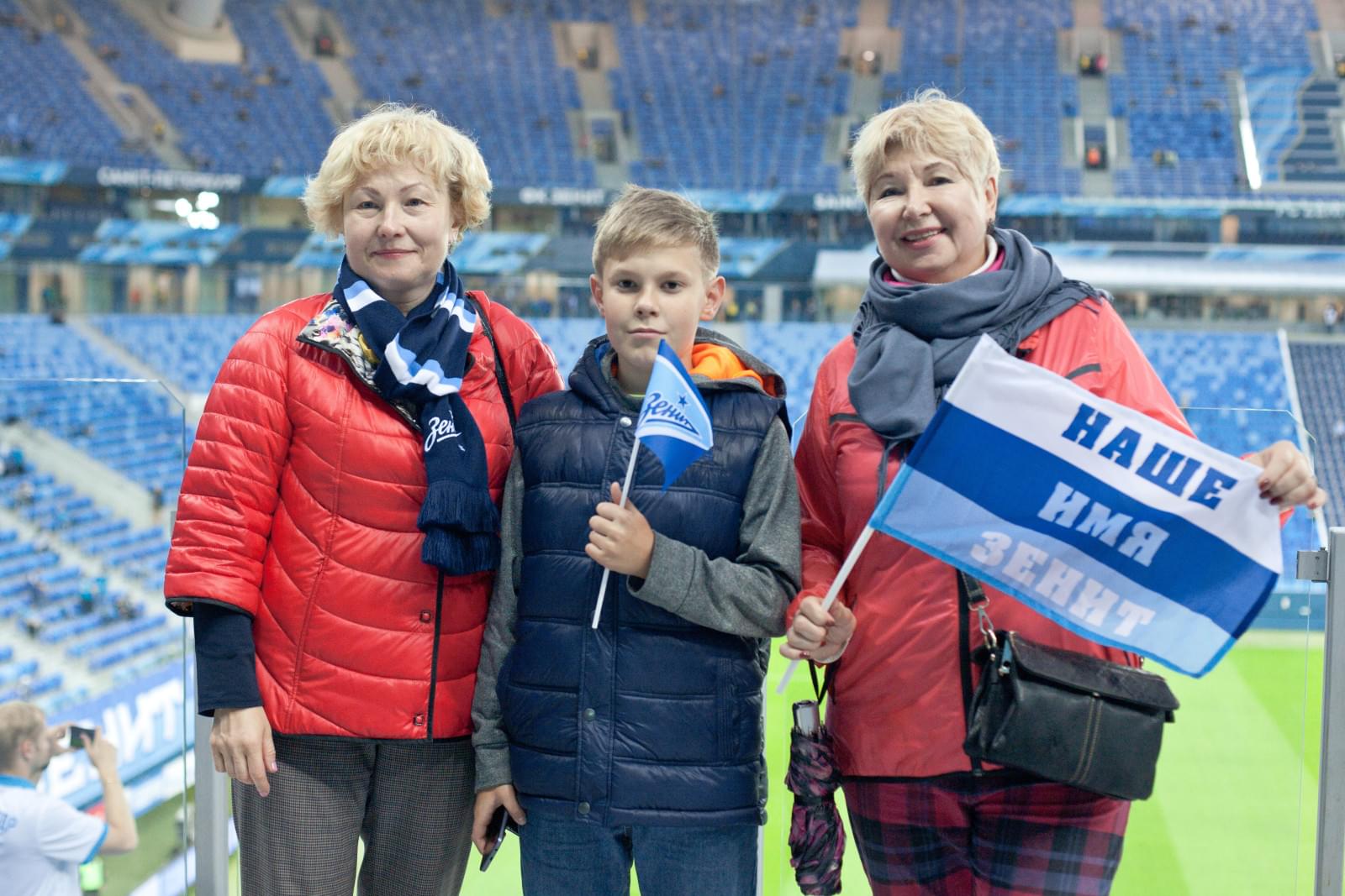 «Фан-Променад» сине-бело-голубых на матче «Зенит» — «Утрехт»