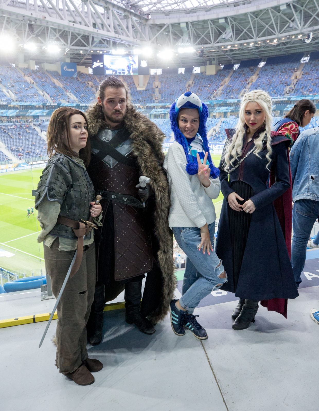Косплееры киносериала «Игра престолов» на матче «Зенит» — «Ростов»