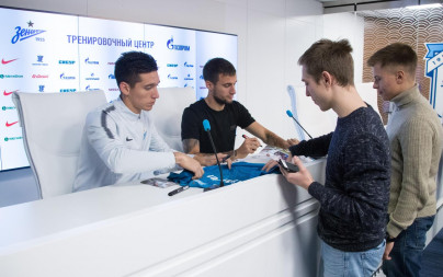 «Марафон добра»: автограф-сессия и встреча с футболистами