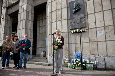 Церемония возложения цветов к мемориальной доске П.Ф. Садырина