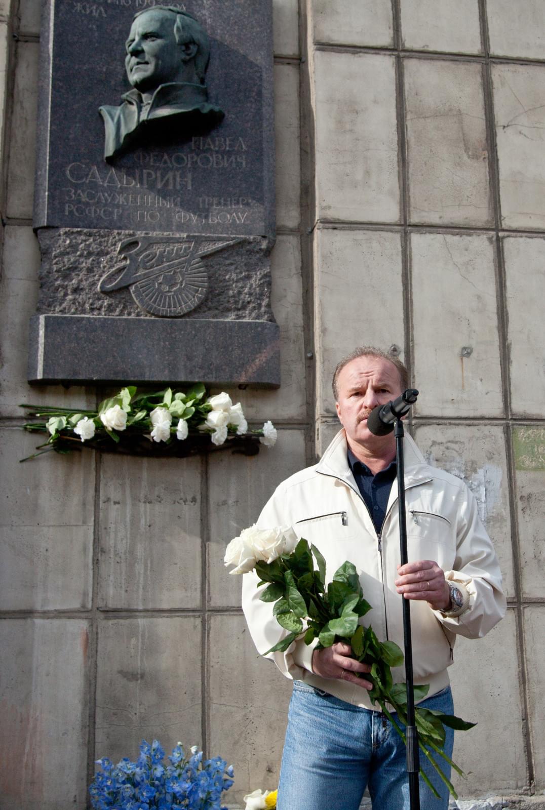 Церемония возложения цветов к мемориальной доске П.Ф. Садырина