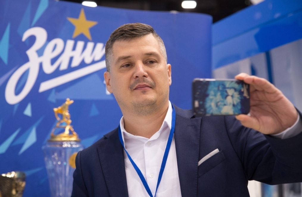 Автограф-сессия Бранислава Ивановича на Петербургском Международном Газовом форуме