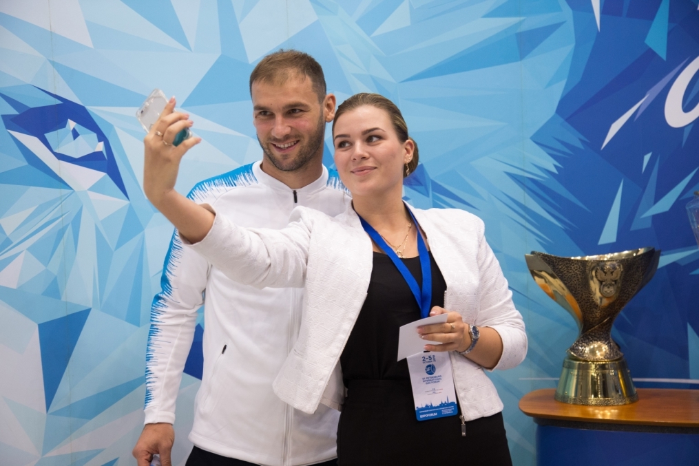Автограф-сессия Бранислава Ивановича на Петербургском Международном Газовом форуме
