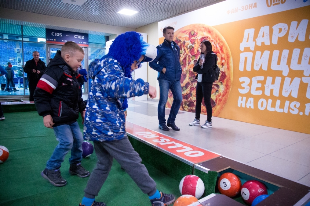«Фан-променад» перед матчем «Зенит» — «Славия»