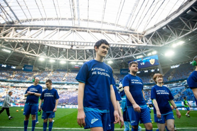Акция «Аутизм — не болезнь» перед матчем «Зенит» — «Анжи»