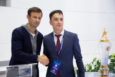 Автограф-сессия Сергея Семака на Петербургском международном газовом форуме
