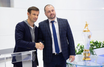 Автограф-сессия Сергея Семака на Петербургском международном газовом форуме