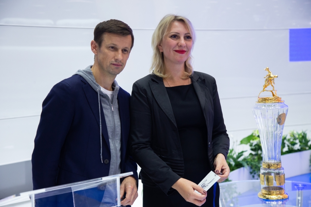 Автограф-сессия Сергея Семака на Петербургском международном газовом форуме