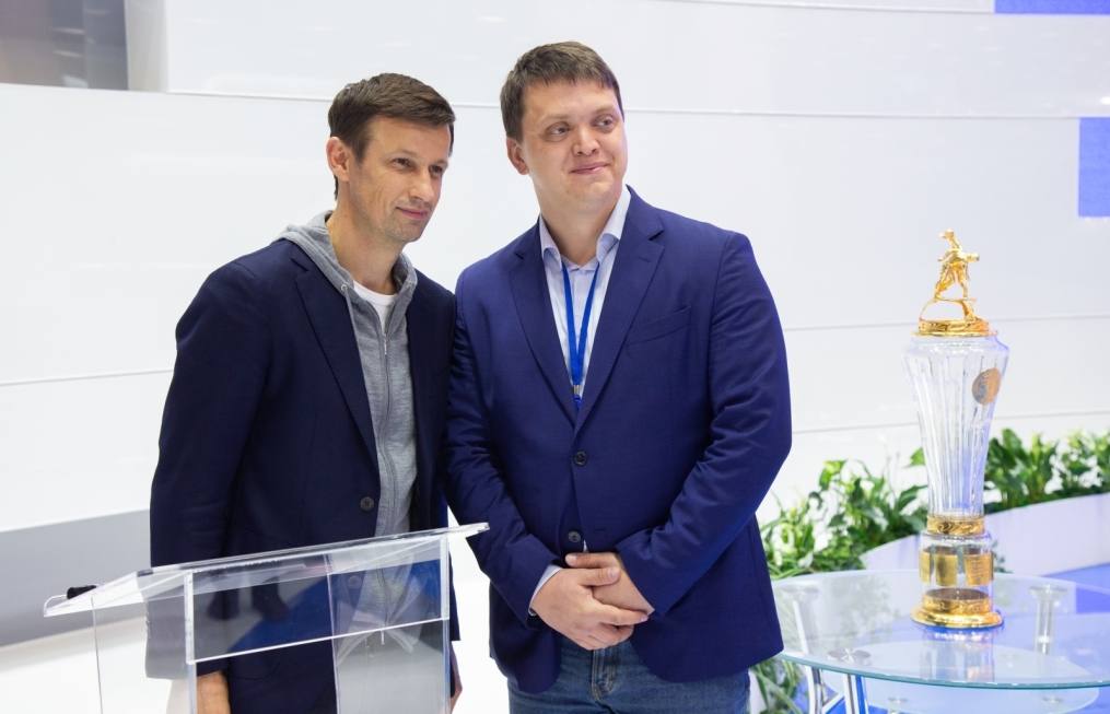 Автограф-сессия Сергея Семака на Петербургском международном газовом форуме