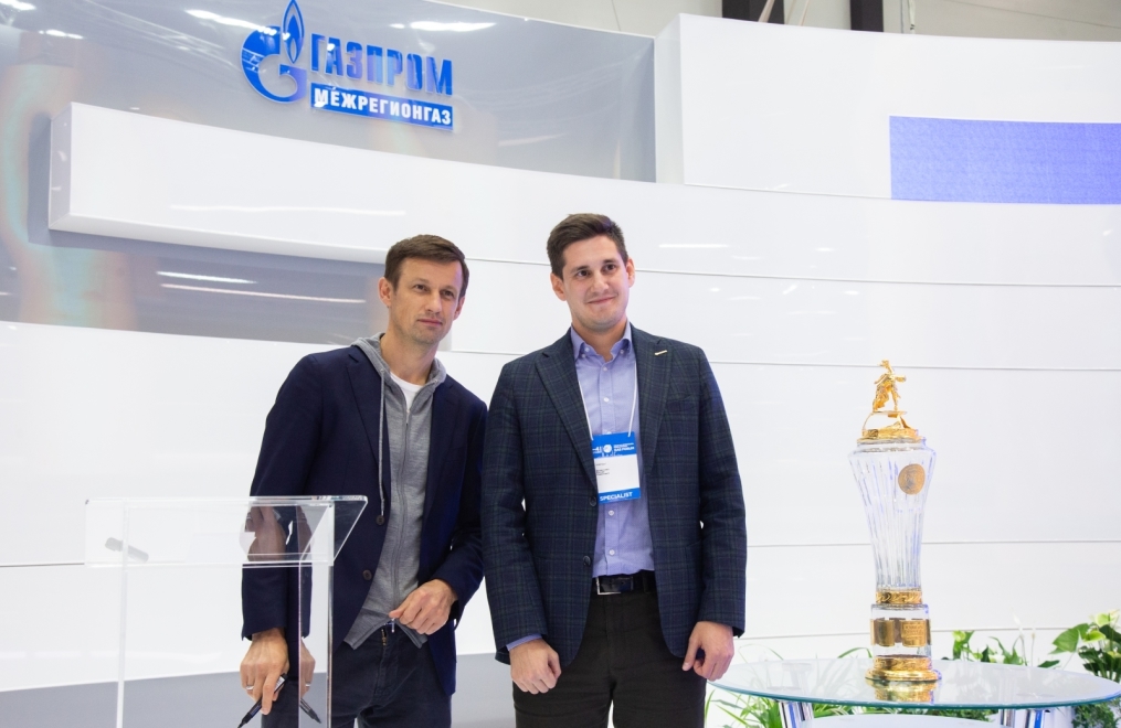 Автограф-сессия Сергея Семака на Петербургском международном газовом форуме