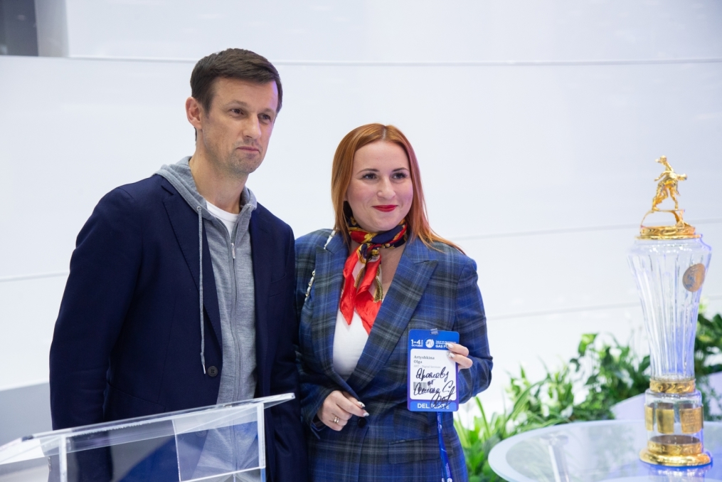 Автограф-сессия Сергея Семака на Петербургском международном газовом форуме