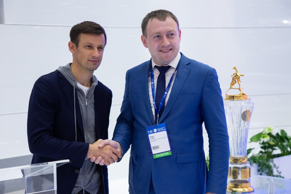 Автограф-сессия Сергея Семака на Петербургском международном газовом форуме