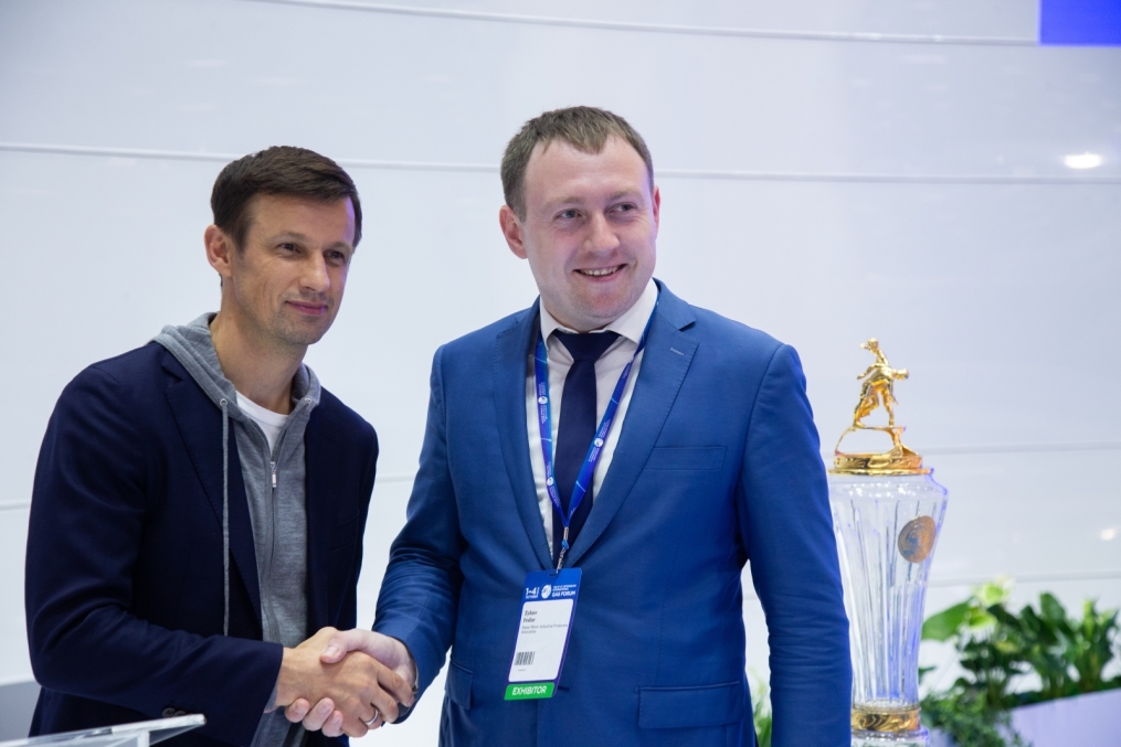 Автограф-сессия Сергея Семака на Петербургском международном газовом форуме