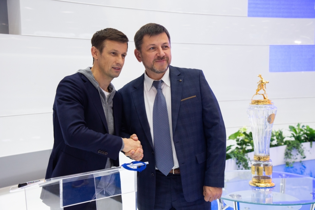 Автограф-сессия Сергея Семака на Петербургском международном газовом форуме