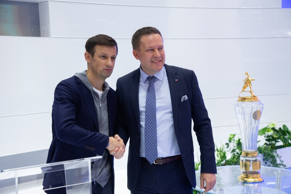 Автограф-сессия Сергея Семака на Петербургском международном газовом форуме