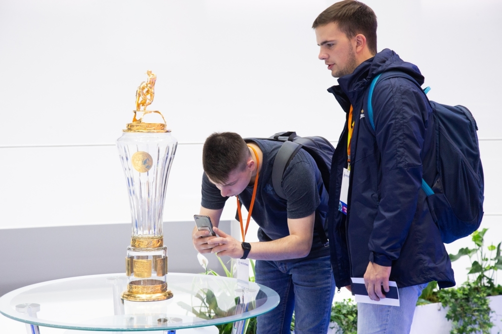 Автограф-сессия Сергея Семака на Петербургском международном газовом форуме