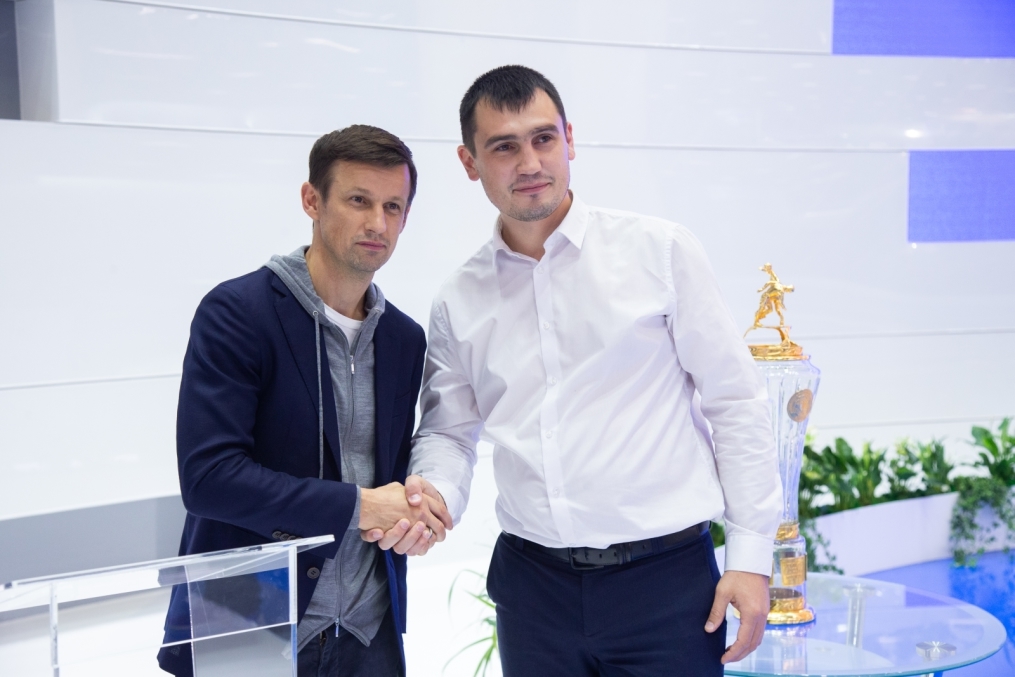 Автограф-сессия Сергея Семака на Петербургском международном газовом форуме