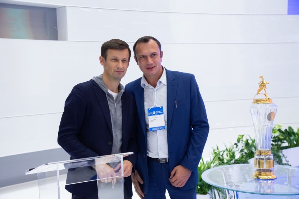 Автограф-сессия Сергея Семака на Петербургском международном газовом форуме