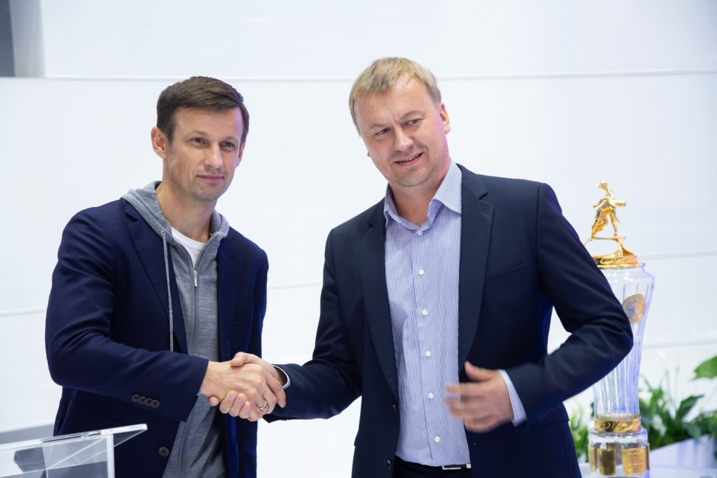 Автограф-сессия Сергея Семака на Петербургском международном газовом форуме