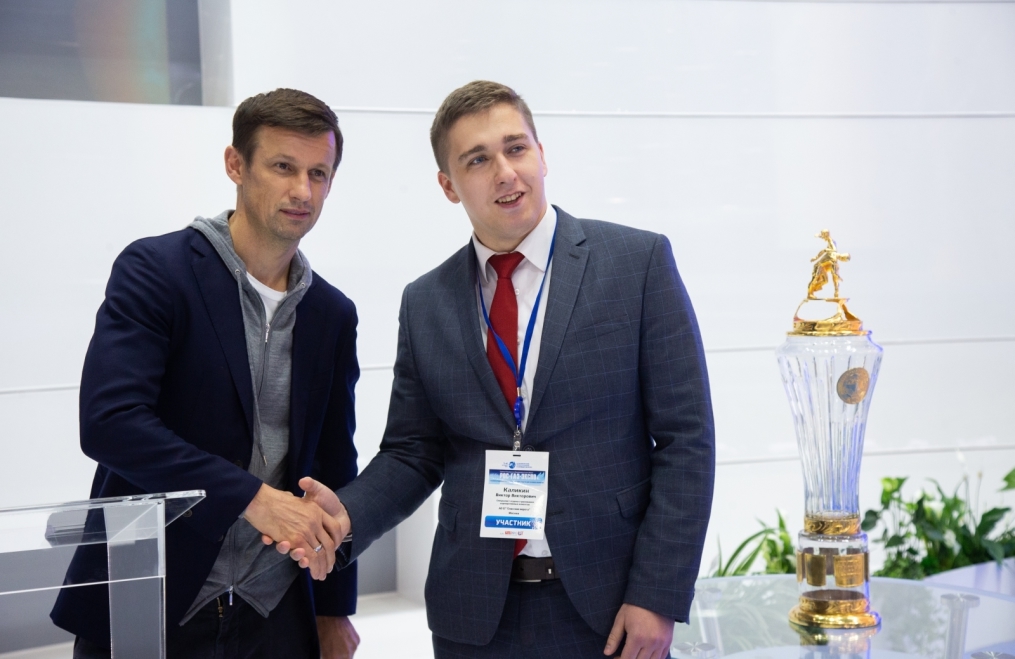 Автограф-сессия Сергея Семака на Петербургском международном газовом форуме