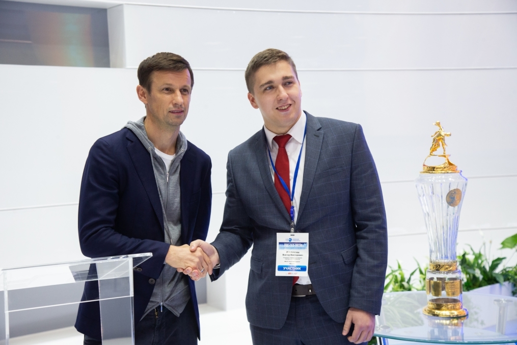 Автограф-сессия Сергея Семака на Петербургском международном газовом форуме
