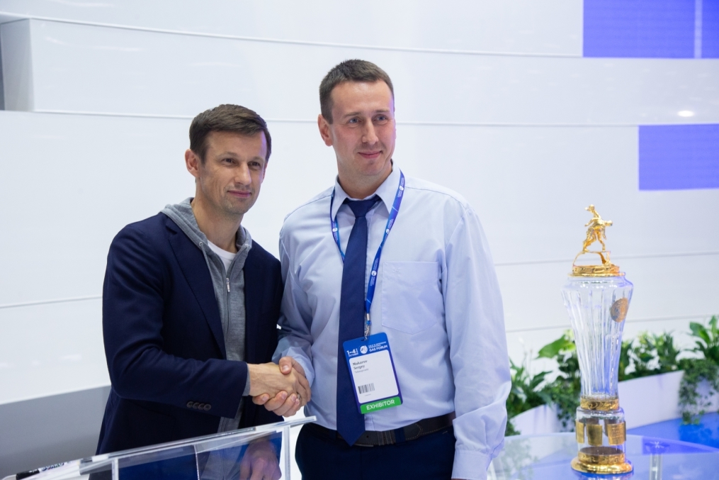 Автограф-сессия Сергея Семака на Петербургском международном газовом форуме