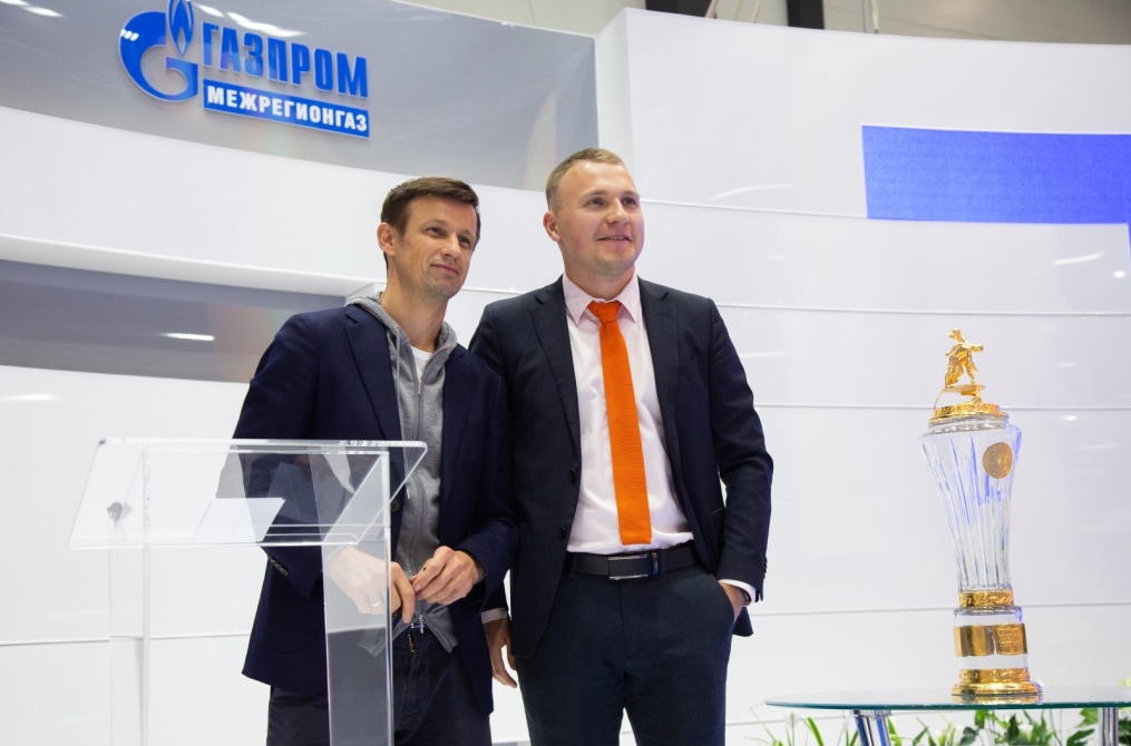 Автограф-сессия Сергея Семака на Петербургском международном газовом форуме