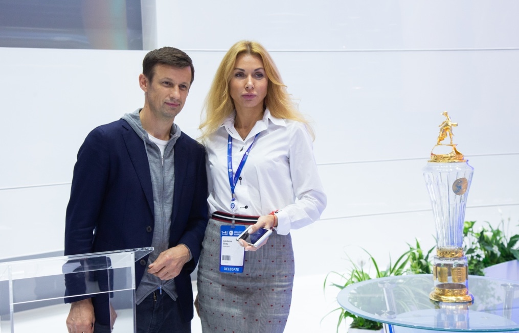 Автограф-сессия Сергея Семака на Петербургском международном газовом форуме
