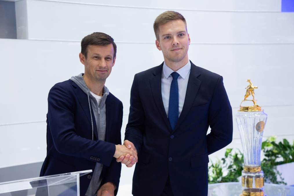 Автограф-сессия Сергея Семака на Петербургском международном газовом форуме
