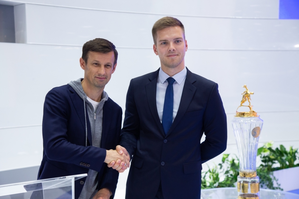 Автограф-сессия Сергея Семака на Петербургском международном газовом форуме