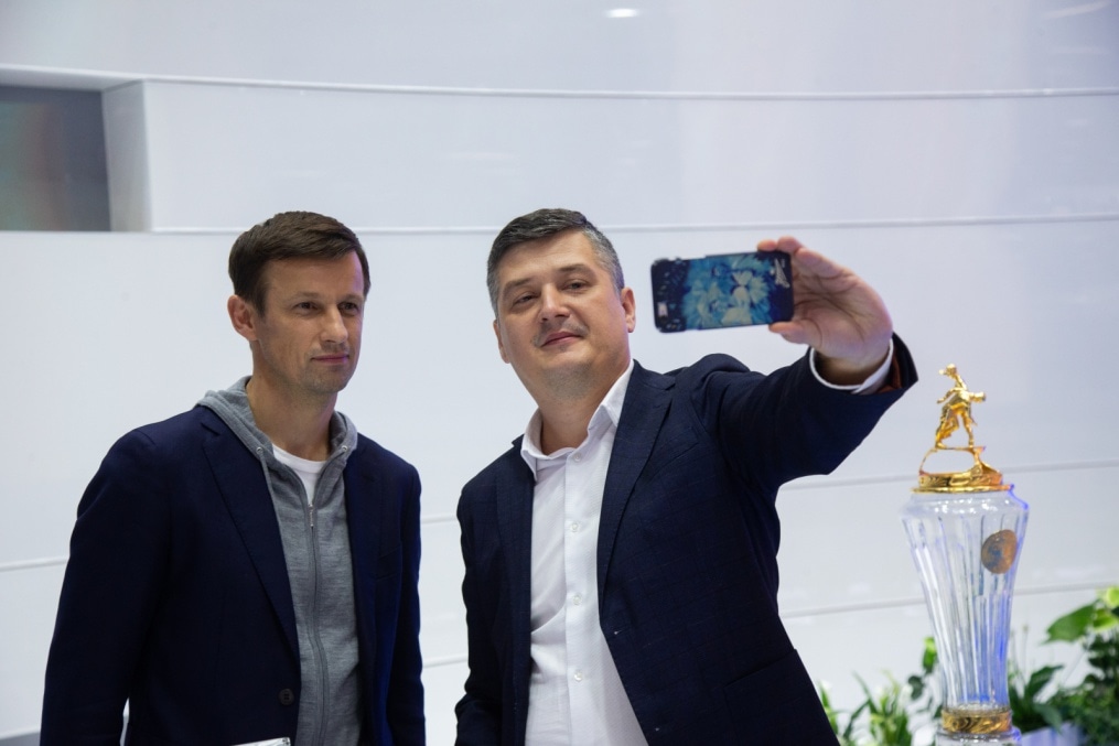 Автограф-сессия Сергея Семака на Петербургском международном газовом форуме