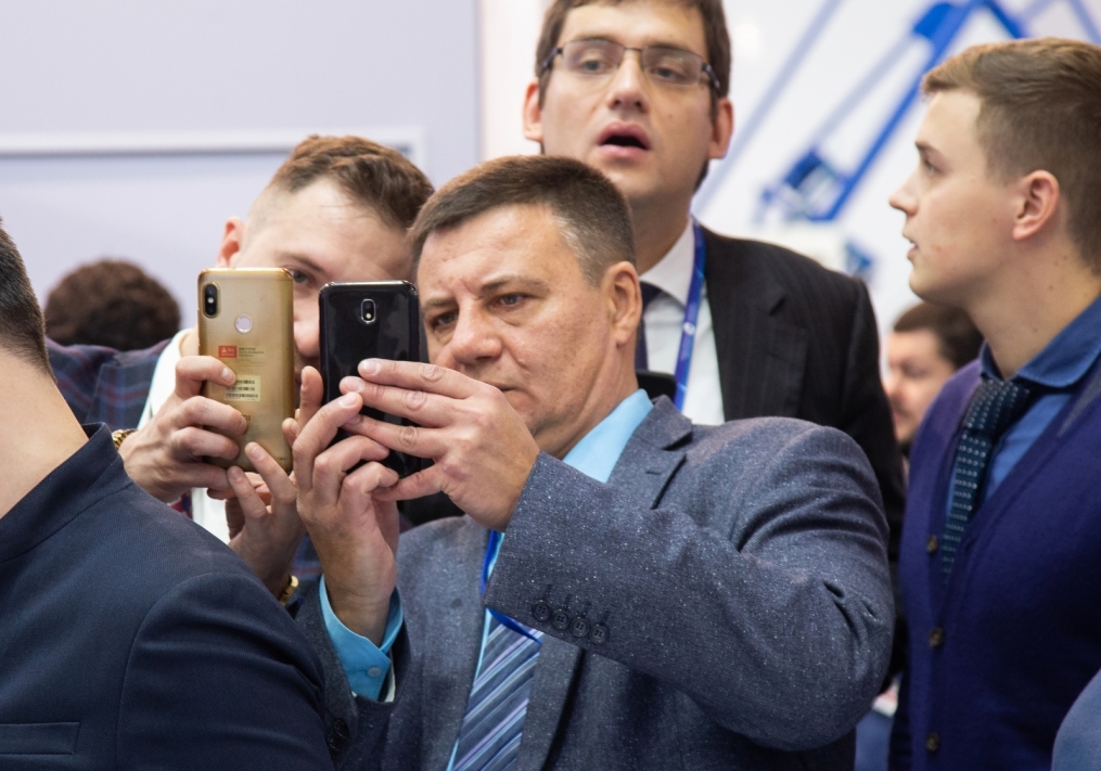 Автограф-сессия Сергея Семака на Петербургском международном газовом форуме