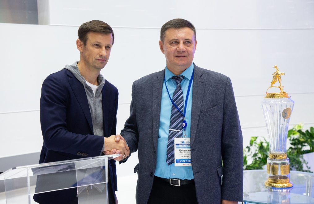 Автограф-сессия Сергея Семака на Петербургском международном газовом форуме