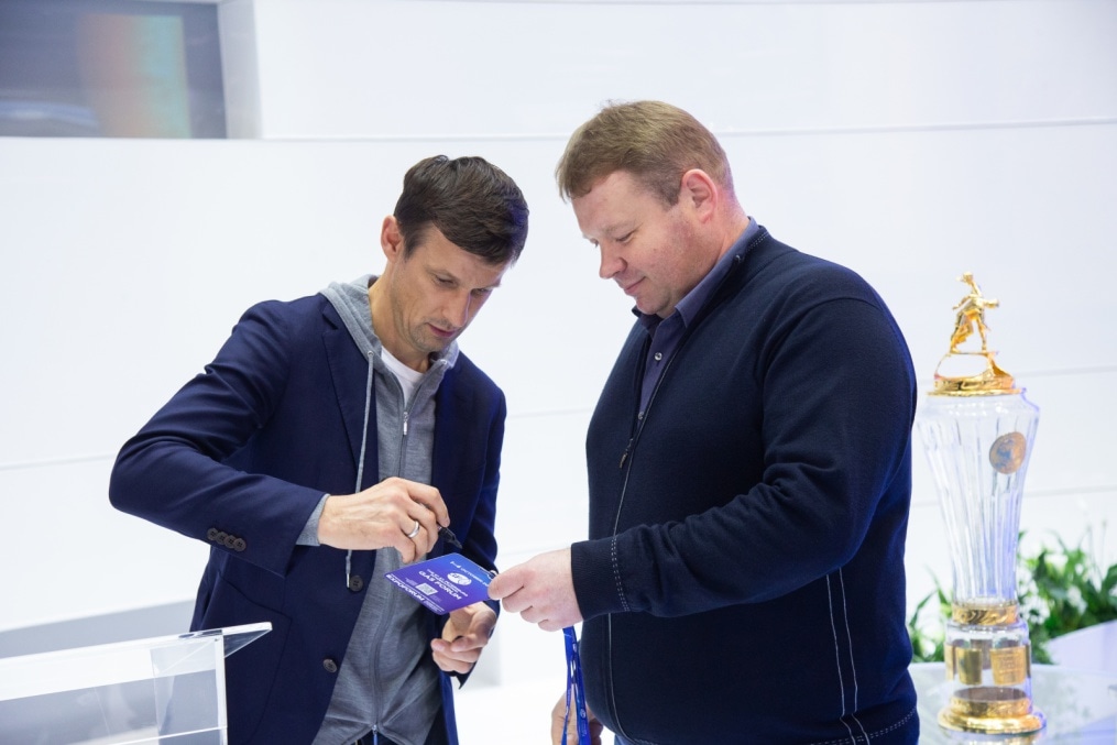 Автограф-сессия Сергея Семака на Петербургском международном газовом форуме