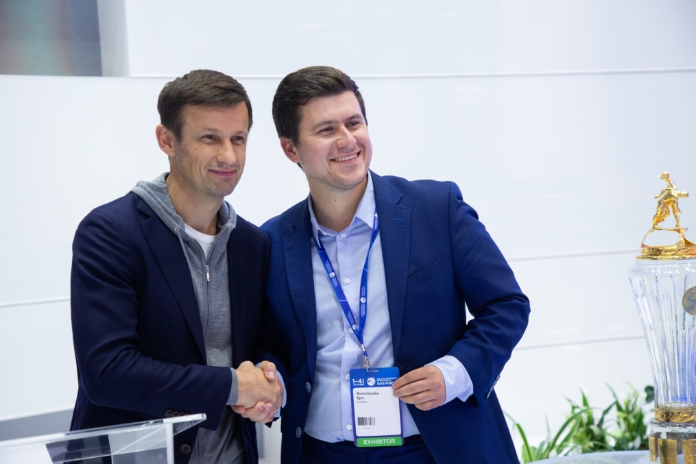 Автограф-сессия Сергея Семака на Петербургском международном газовом форуме