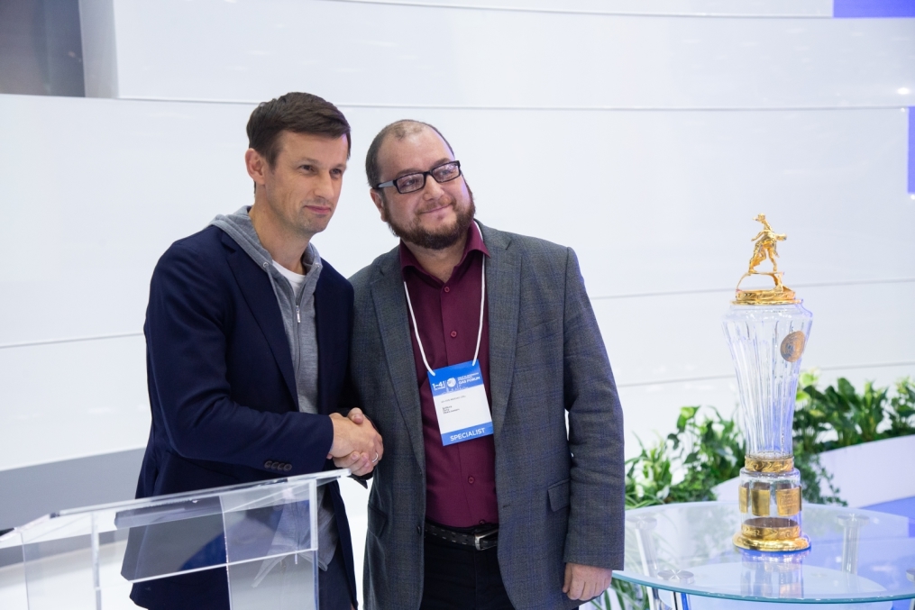 Автограф-сессия Сергея Семака на Петербургском международном газовом форуме