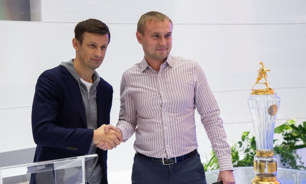 Автограф-сессия Сергея Семака на Петербургском международном газовом форуме