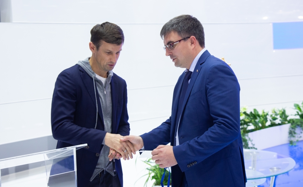 Автограф-сессия Сергея Семака на Петербургском международном газовом форуме