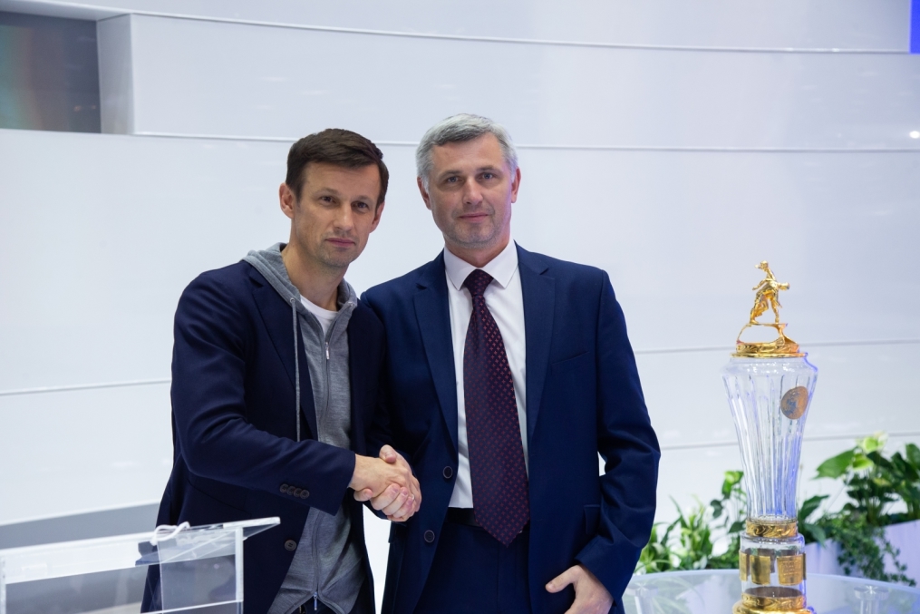 Автограф-сессия Сергея Семака на Петербургском международном газовом форуме