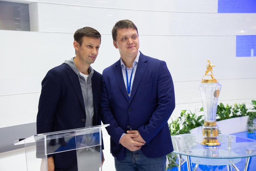 Автограф-сессия Сергея Семака на Петербургском международном газовом форуме