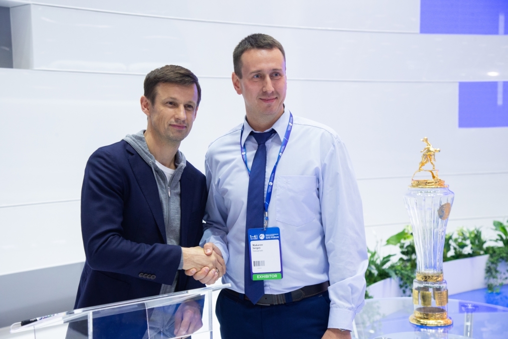 Автограф-сессия Сергея Семака на Петербургском международном газовом форуме