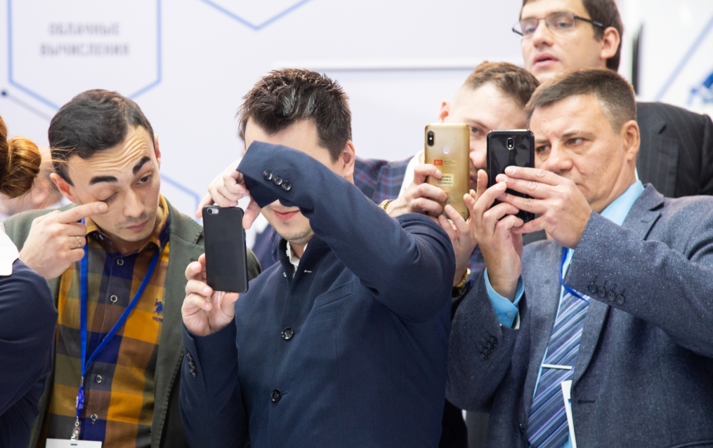 Автограф-сессия Сергея Семака на Петербургском международном газовом форуме